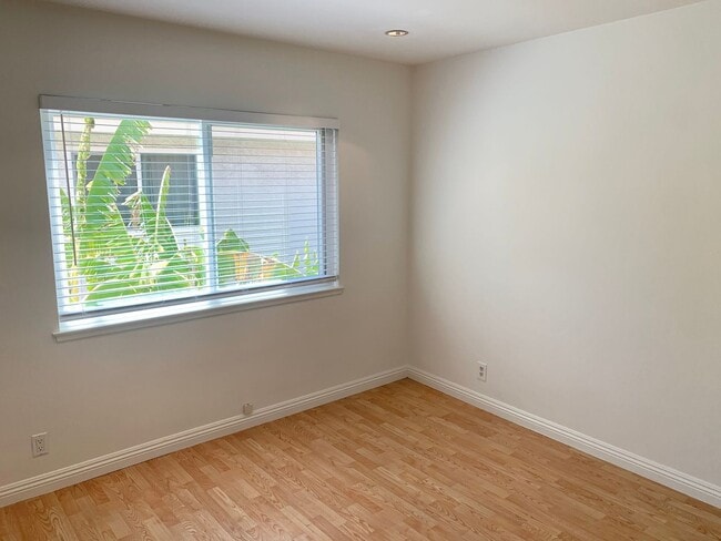 Building Photo - Five Bedroom Single Family Home in Irvine!