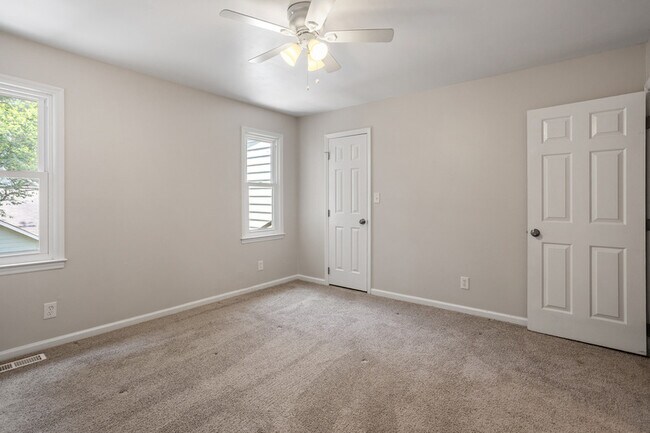 Building Photo - 516 Caprice Ct