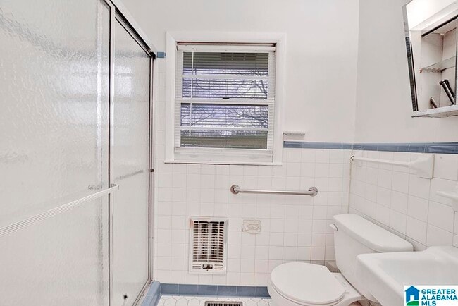 Building Photo - 126 E Jones Ct