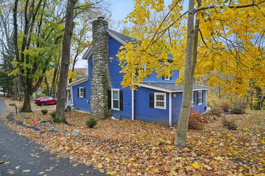 Building Photo - 916 E End Rd