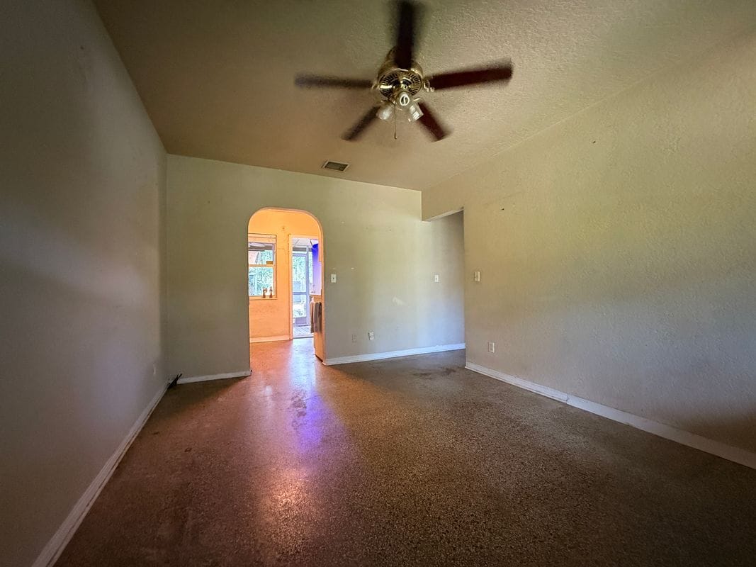 Building Photo - 620 NE 12th Ave