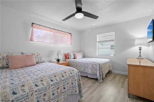 Building Photo - 1661 Coronado Rd