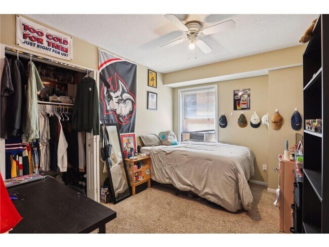 Building Photo - LOCATION LOCATION LOCATION! 5BD / 2BA Available 9/1/26!
