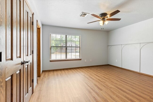 Building Photo - 2508 NE Turtle Creek Dr