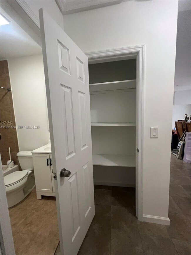 Building Photo - 9030 SW 40th Terrace