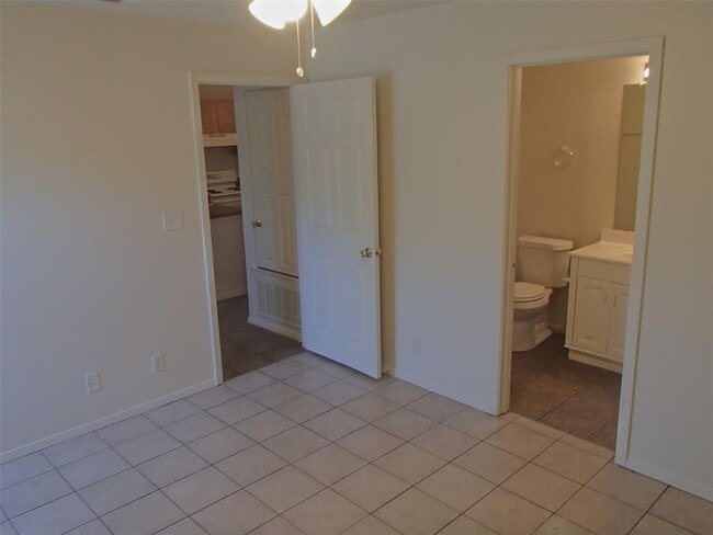 Building Photo - 2202 Katy Ln