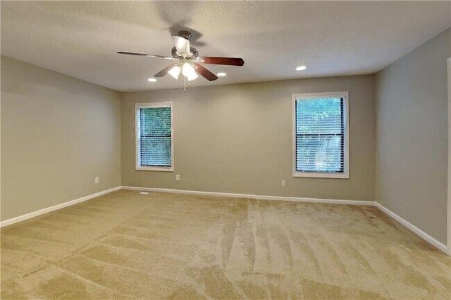 Building Photo - 1702 Hickory Grove Trail NW