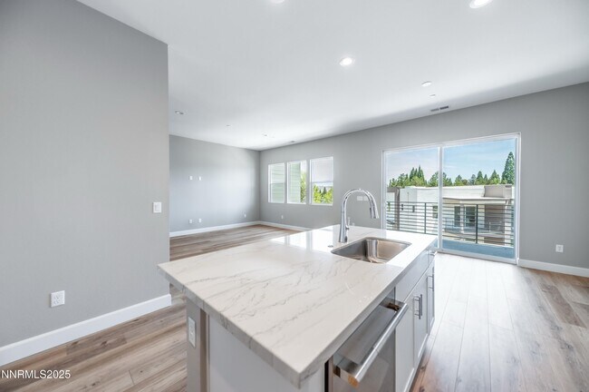 Building Photo - 1517 Golf Club Dr