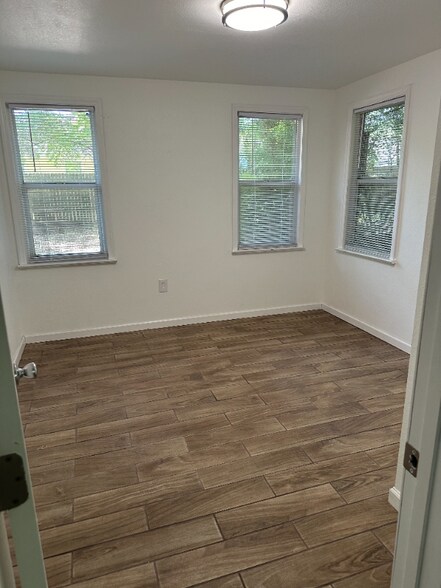 Building Photo - 1025 Michigan Dr W