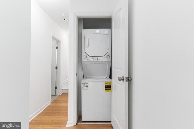 Building Photo - 227 E Girard Ave