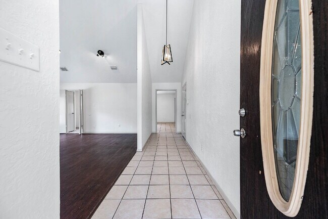 Building Photo - 10230 Trade Winds Dr