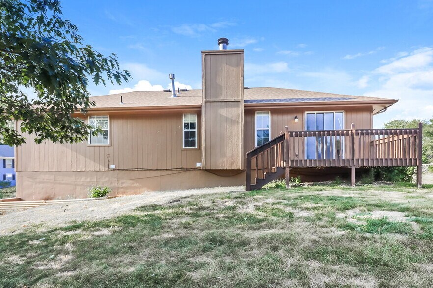 Building Photo - 1711 Roberta Dr
