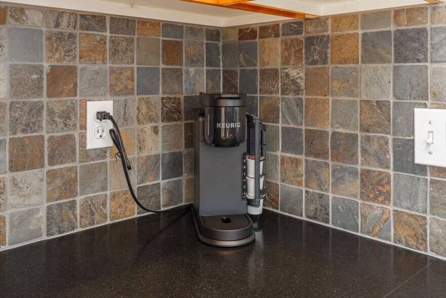 Building Photo - 3006 SW Hinds St