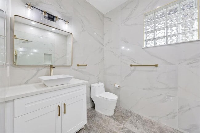 Building Photo - 10630 El Caballo Ct