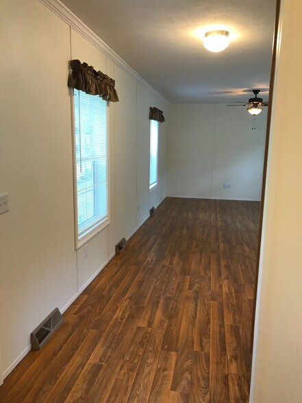 Building Photo - 28 Oak Tree Ln