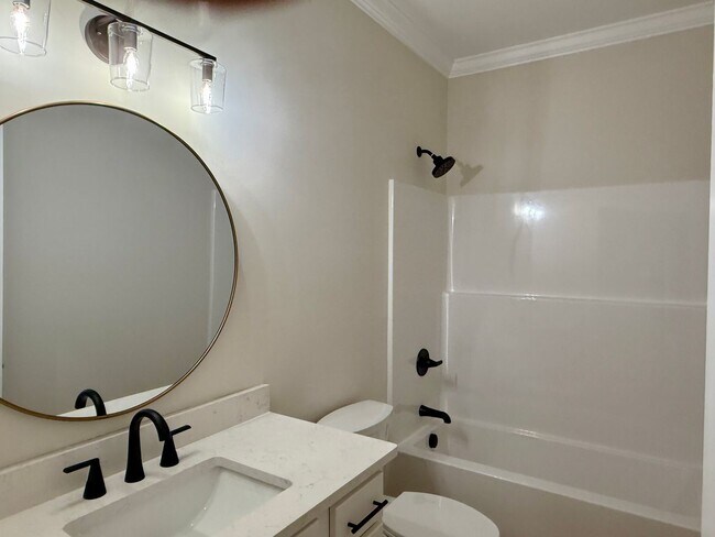 Building Photo - Short term Rental Home!