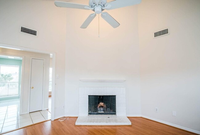 Building Photo - 3742 Thistlemont Dr