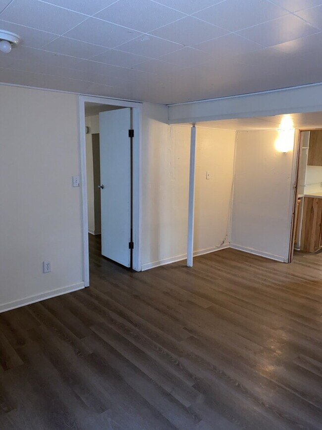 Building Photo - 560 S 40th St