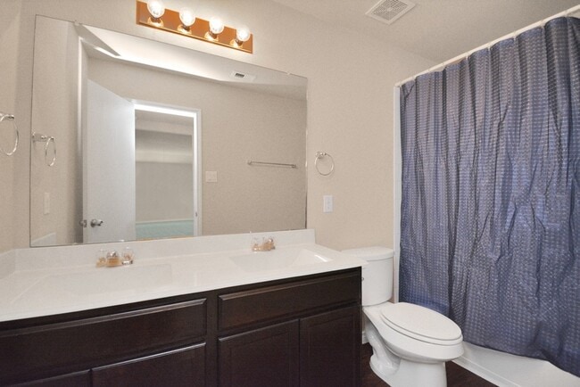 Building Photo - 3210 Aldridge Dr