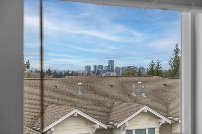 Building Photo - Spacious Townhome in Bellevue College Neig...