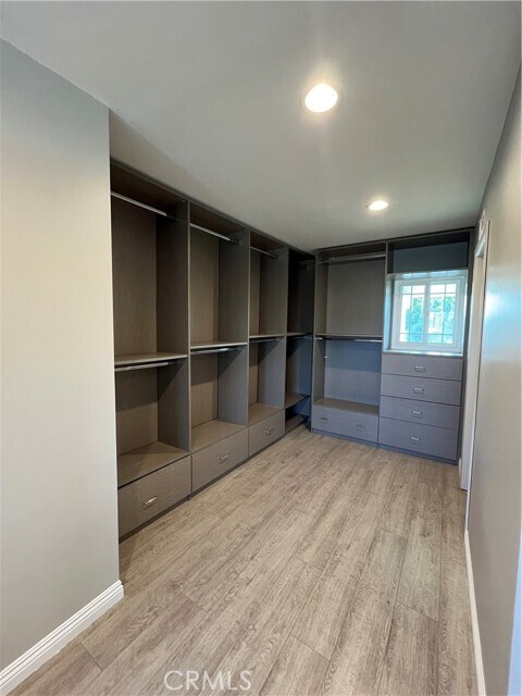 Building Photo - 10436 Amestoy Ave