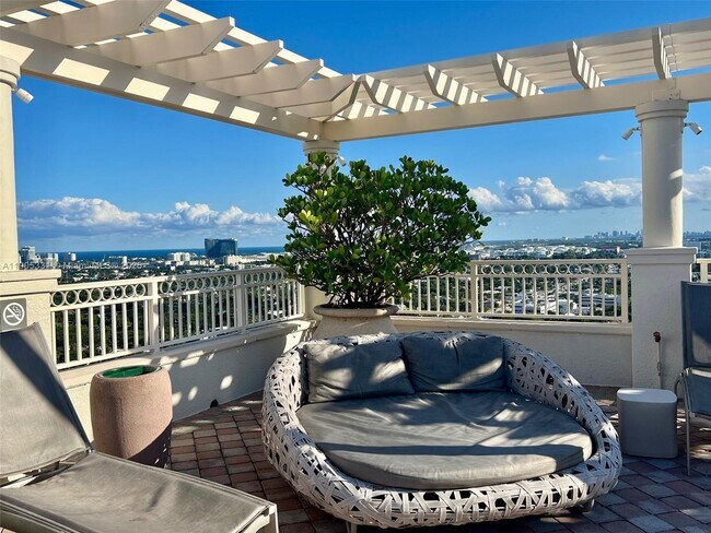 Building Photo - 511 SE 5 Ave