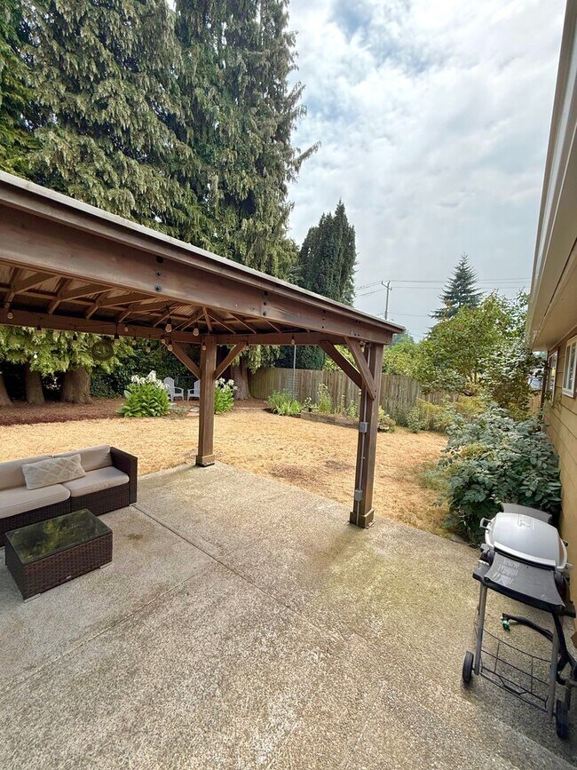 Building Photo - 3 BR West Seattle Home – Cozy and Convenie...