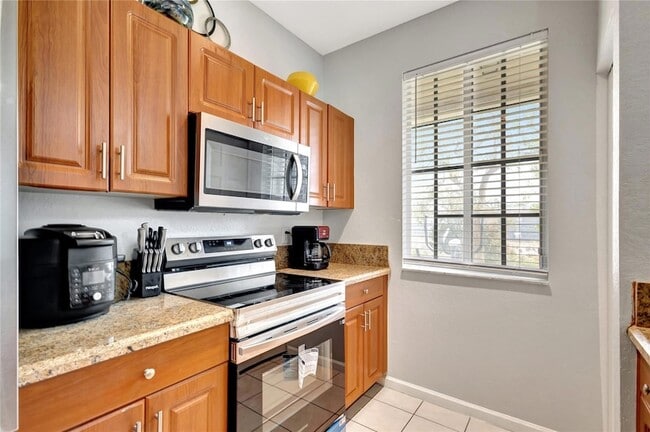 Building Photo - 2037 Nassau Dr