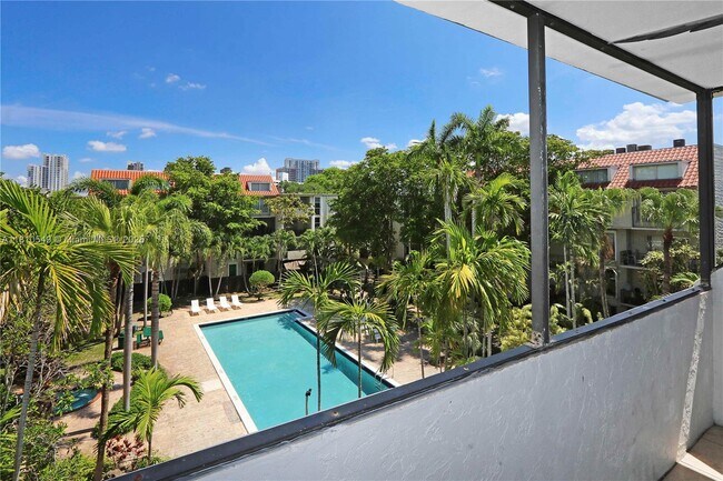 Building Photo - 6886 N Kendall Dr