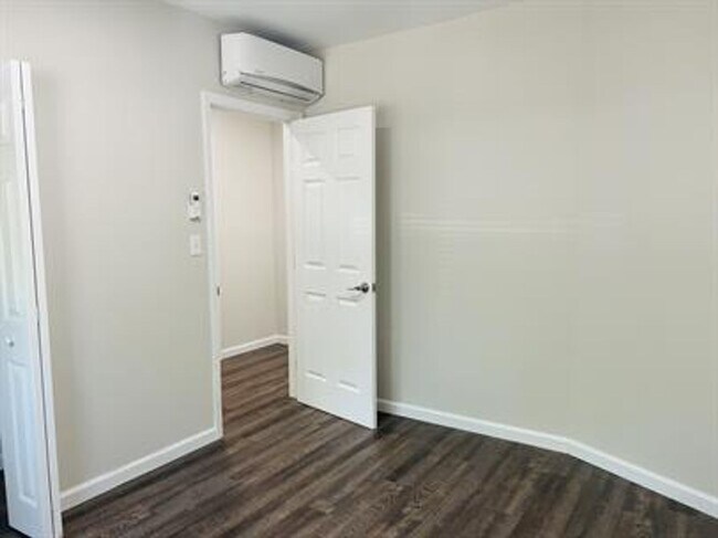 Building Photo - 2/1 Available Now Conveniently Located In ...
