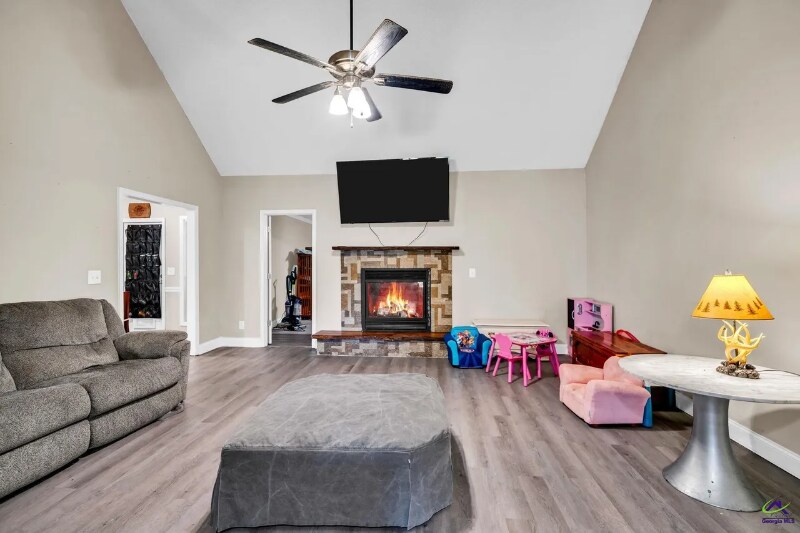 Building Photo - 211 Crakston Ct