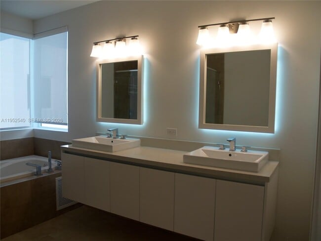 Building Photo - 10053 NW 76th Terrace