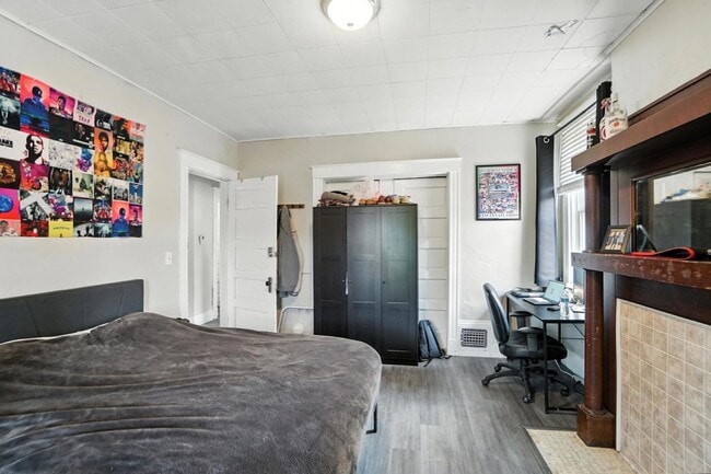 Building Photo - 7 bed/2 bath on Atkinson, Mins. from UC for Only $650/pp ($4,550/mo)!