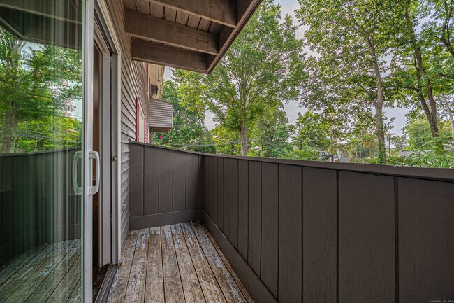 Building Photo - 516 Vincelette St