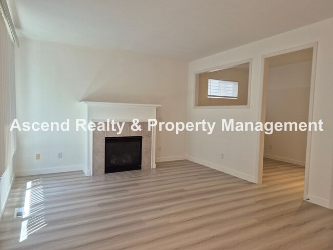 Building Photo - **Move In Special** Updated in Arbor Roses...