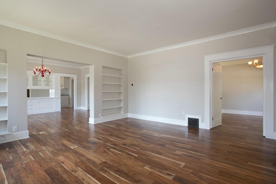 Building Photo - 401 N Howard St