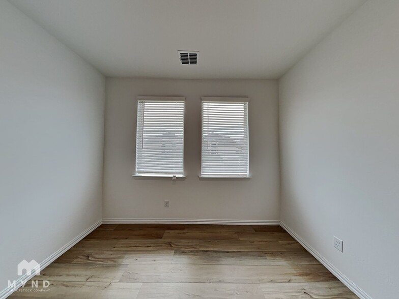 Building Photo - 7900 Green Heron Dr