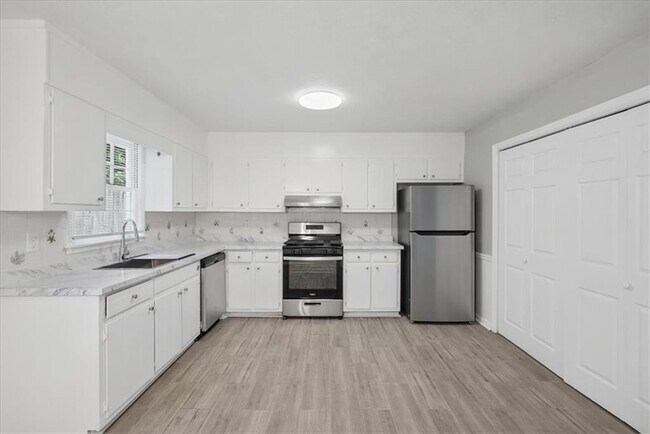Building Photo - 291 Westland Way SW