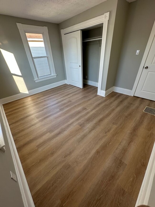 Building Photo - BEAUTIFUL RENOVATED NEW 4 BEDROOM 2 BATH H...