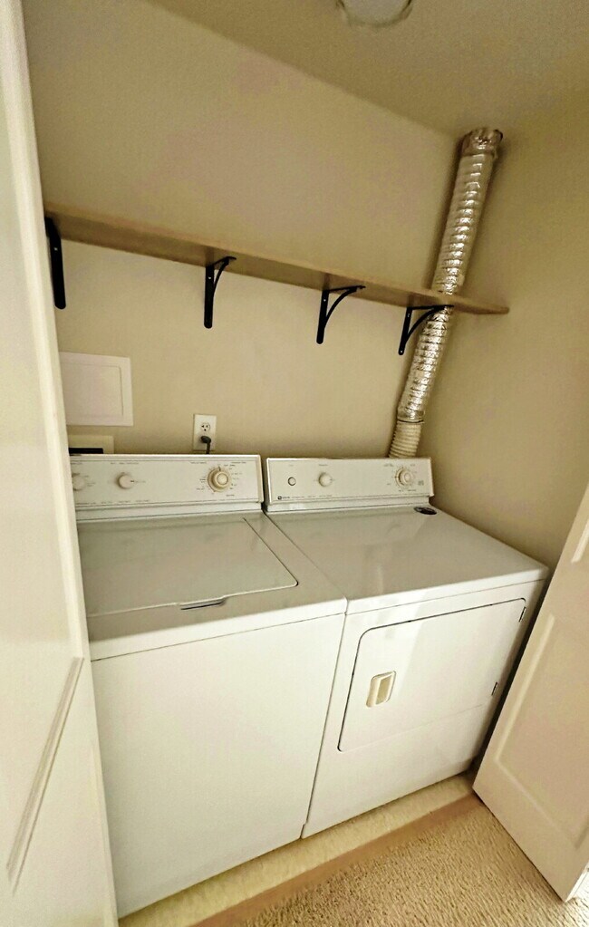 Building Photo - Beautiful Updated 2 Bed 2 Bath on Golf Course in Cherry Creek Schools