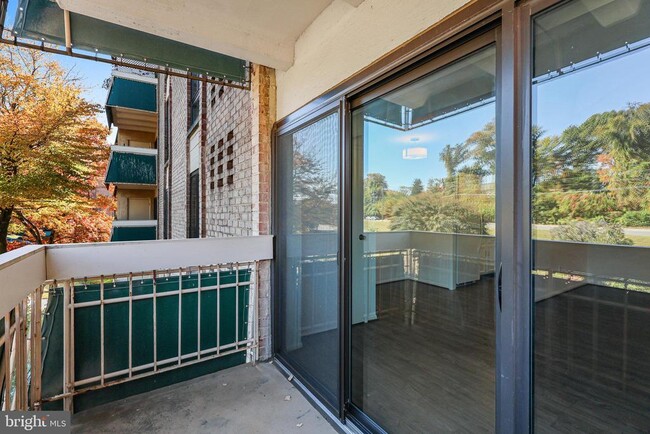 Building Photo - 6137 Leesburg Pike