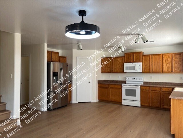 Building Photo - 11627 W Cheryl Dr