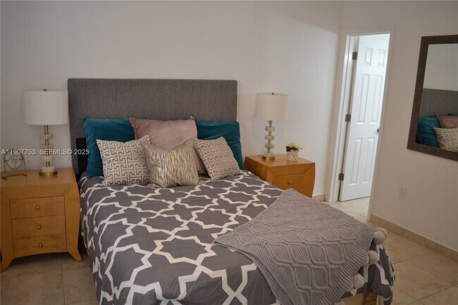 Building Photo - 3221 SW 93rd Pl