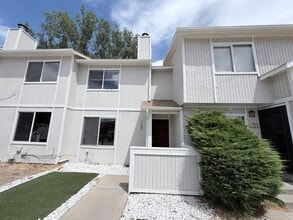 Building Photo - 1305 Wellington Ave