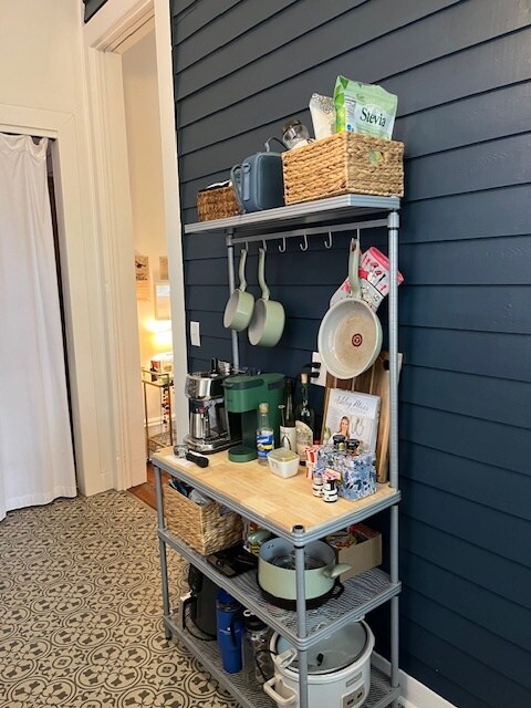 Building Photo - 215 W Gwinnett St