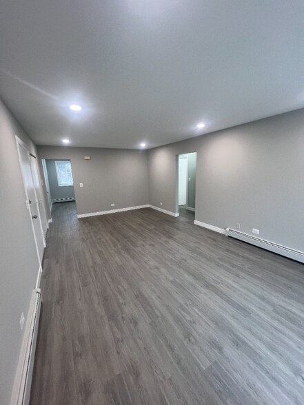 Building Photo - 10457 Dearlove Rd