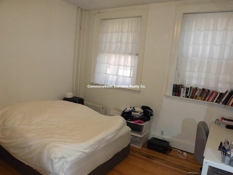 Building Photo - 465 Park Dr