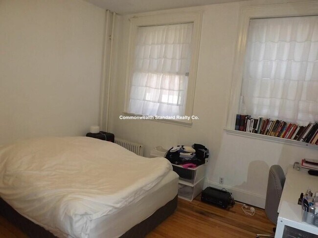 Building Photo - 465 Park Dr