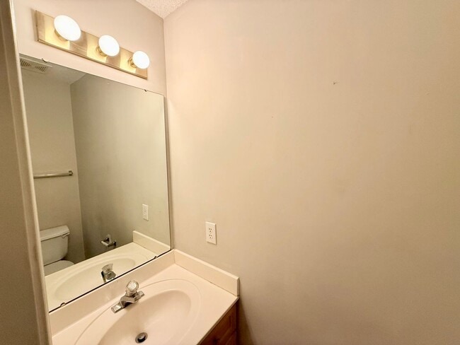 Building Photo - 5731 Cougar Ln