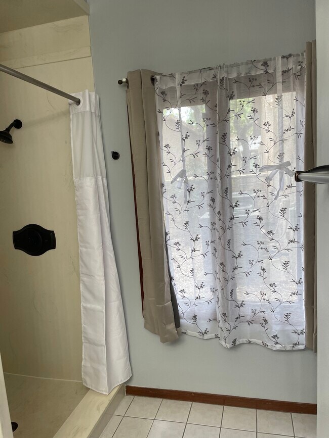 3rd Bathroom - 8000 Donore Pl